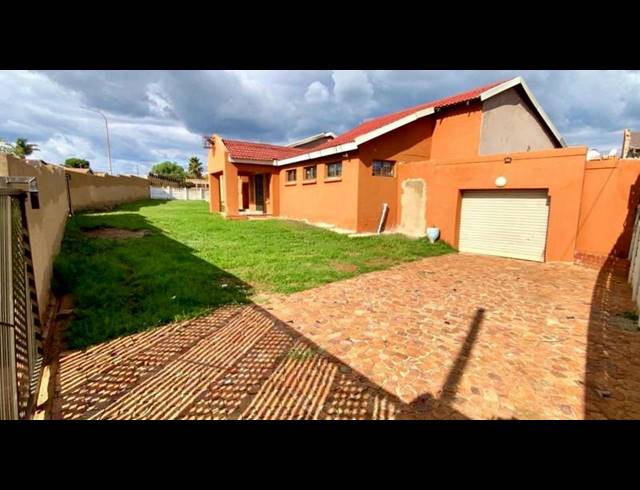 3 BEDROOM PROPERTY TO RENT IN LENASIA SOUTH